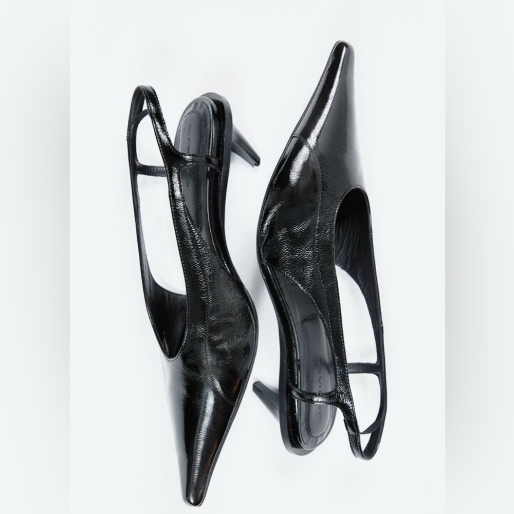 KITTEN-HEELED LEATHER SLINGBACKS 9